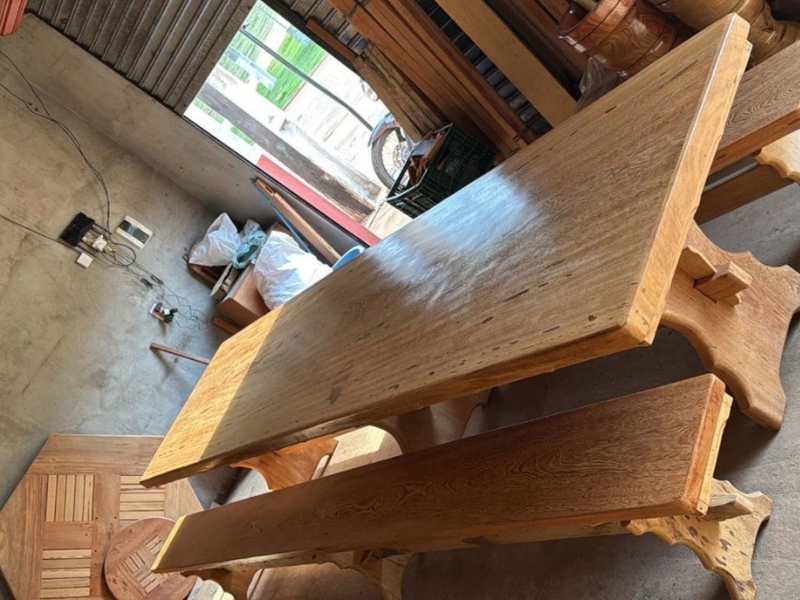 Igreja com cadeiras dobráveis